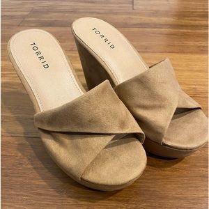 Torrid 7WW Slide Platform Wedge-Faux Suede
